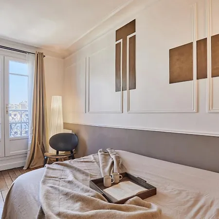Isena - 1 Et Balcon A Ecole Militaire * Parijs
