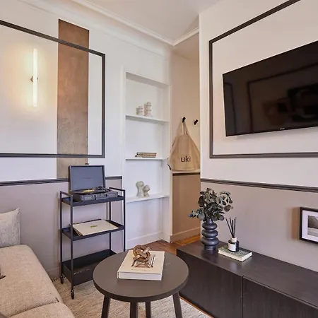 Isena - 1 Et Balcon A Ecole Militaire Appartement Parijs