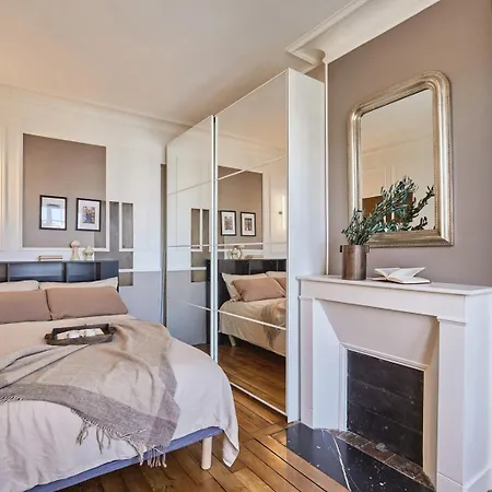 Isena - 1 Et Balcon A Ecole Militaire Παρίσι