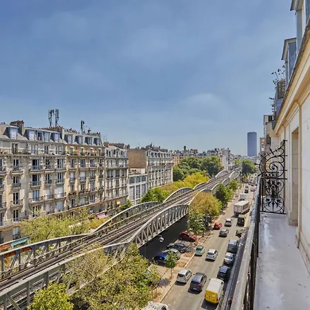 Isena - 1 Et Balcon A Ecole Militaire