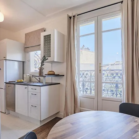 Isena - 1 Et Balcon A Ecole Militaire * Παρίσι