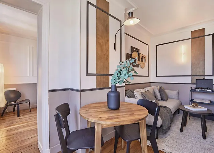 Isena - 1 Et Balcon A Ecole Militaire Apartament