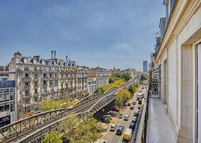 Isena - 1 Et Balcon A Ecole Militaire