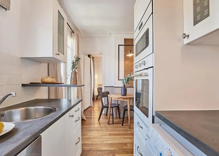 Isena - 1 Et Balcon A Ecole Militaire Apartament