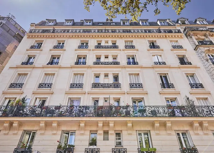 Isena - 1 Et Balcon A Ecole Militaire *