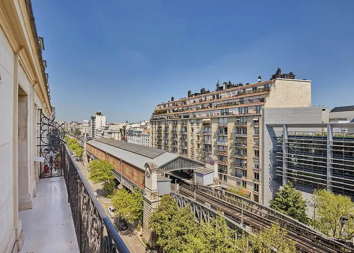 Isena - 1 Et Balcon A Ecole Militaire Apartament